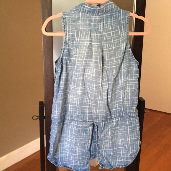 Kenneth Cole reaction jeans top. - Picture 4 of 5